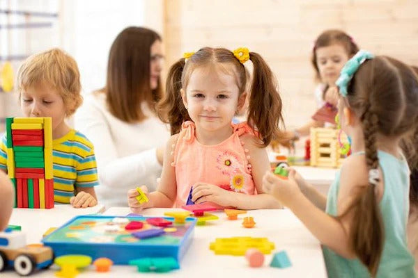 Comparison Montessori & Classical Method